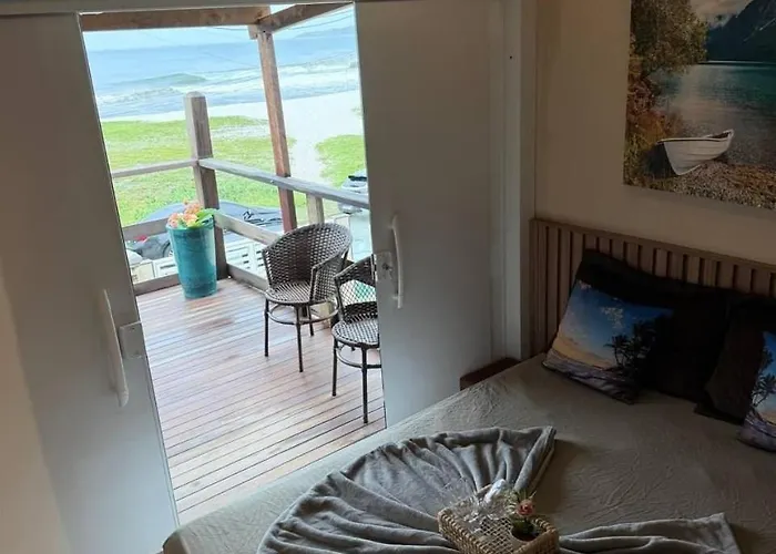 Suite 29 ou 30 com vista incrível para o mar, ar condicionado, frigobar, banheiro, 5 metros da praia Cabo Frio